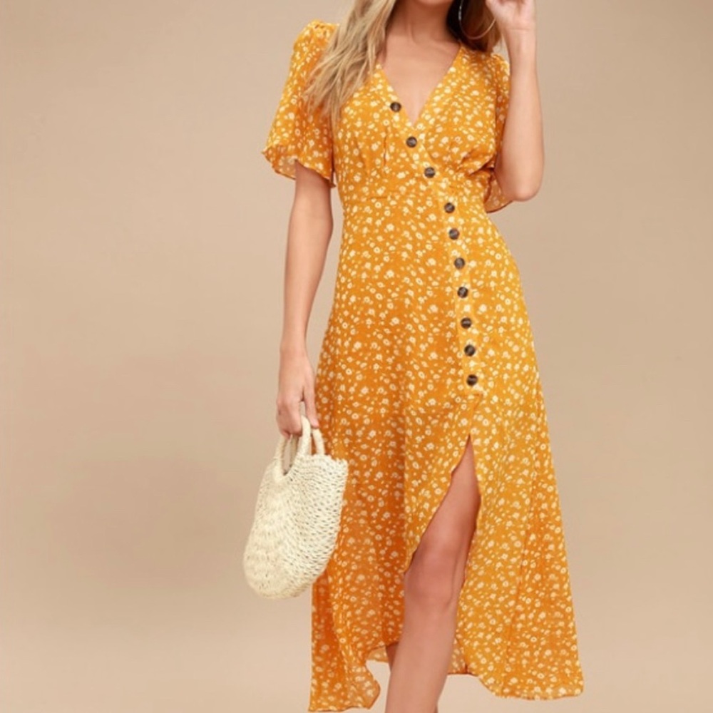 Lulu’s Golden Yellow Asymmetrical Button V Neck Short Sleeve Dress L